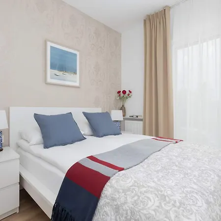 Bright With Parking & Balcony Close To The Airport By Renters *
