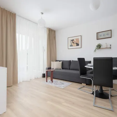 Bright With Parking & Balcony Close To The Airport By Renters * ワルシャワ