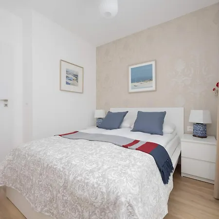 Bright With Parking & Balcony Close To The Airport By Renters ワルシャワ