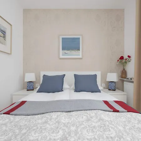 Bright With Parking & Balcony Close To The Airport By Renters アパート