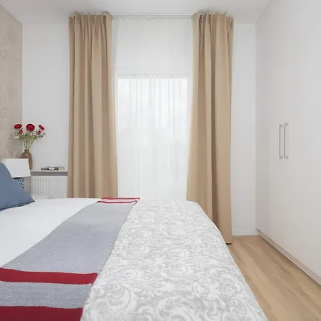 Bright With Parking & Balcony Close To The Airport By Renters Апартаменты Варшава