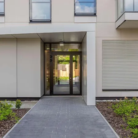 アパート Bright With Parking & Balcony Close To The Airport By Renters *