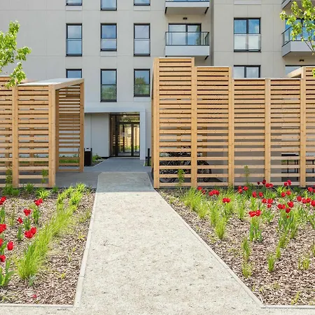 アパート Bright With Parking & Balcony Close To The Airport By Renters *